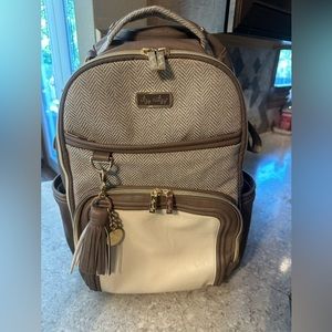 Itzy Ritzy Vanilla Latte Boss Plus Diaper Bag. Only used 3 weeks. New condition.